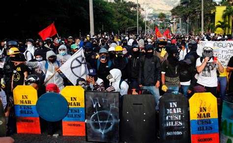 La Protesta de la Primera Línea e il suo Impatto Profondo sulla Società Colombiana